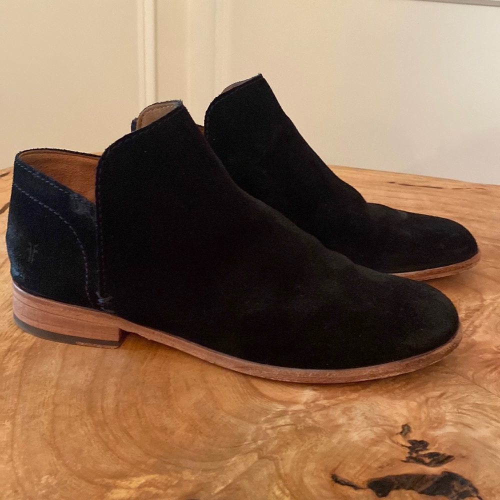 FRYE black suede booties. Sz 9